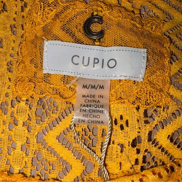 Cupio Relaxed Honey Gold Blouse with Bell Sleeves & Lace Detail NWT - Picture 4 of 8